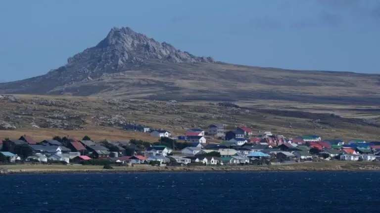Argentina endurece su postura sobre Malvinas ante proyectos petroleros y anuncia una nueva base naval