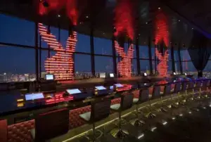 Cuando Playboy conquistó Las Vegas: el club con casino, conejitas y una villa de Hugh Hefner