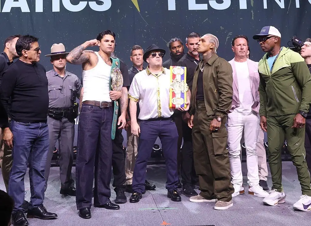 Ryan García y Conor Benn frente a frente antes de su pelea por el campeonato mundial welter del CMB en Las Vegas.