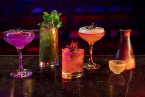 Anime, Street Fighter, casetes, anuncios japoneses antiguos y cocteles preparados con sake, shochu y yuzu. Las Vegas tiene un nuevo bar que parece sacado de una calle de Shinjuku: Cobra Clutch, un diminuto espacio de apenas 24 lugares que apuesta por llevar la nostalgia japonesa al Arts District.