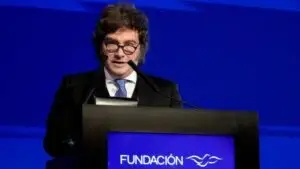 Economía argentina registra una contracción trimestral mientras disminuyen el consumo, la inversión y la actividad industrial