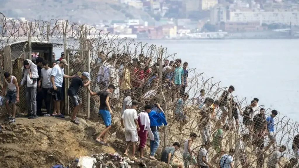 Ceuta enfrenta una posible investigación judicial por el cruce masivo de migrantes desde Marruecos