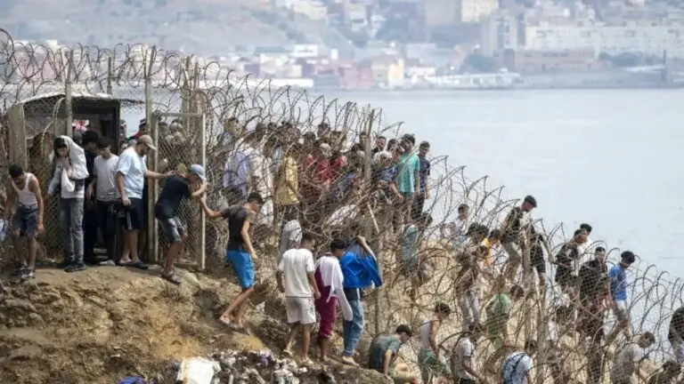 Ceuta enfrenta una posible investigación judicial por el cruce masivo de migrantes desde Marruecos