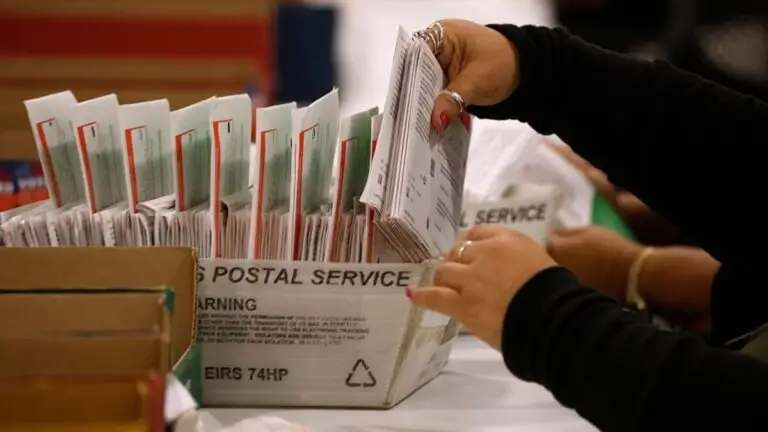 Voto por correo enfrenta nuevas reglas del Servicio Postal antes de las elecciones intermedias de Estados Unidos
