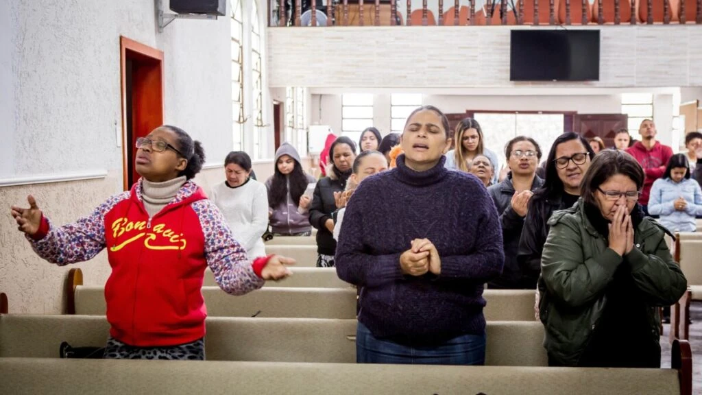 El voto evangélico cobra relevancia en las elecciones presidenciales de Brasil ante la disputa política por millones de creyentes