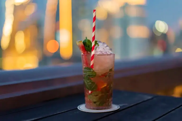 Mojito con hierbabuena, limón y hielo en un bar de Las Vegas.