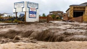 La tormenta Rachel provoca inundaciones en Las Vegas, desbordamiento de canales pluviales y cierres de carreteras